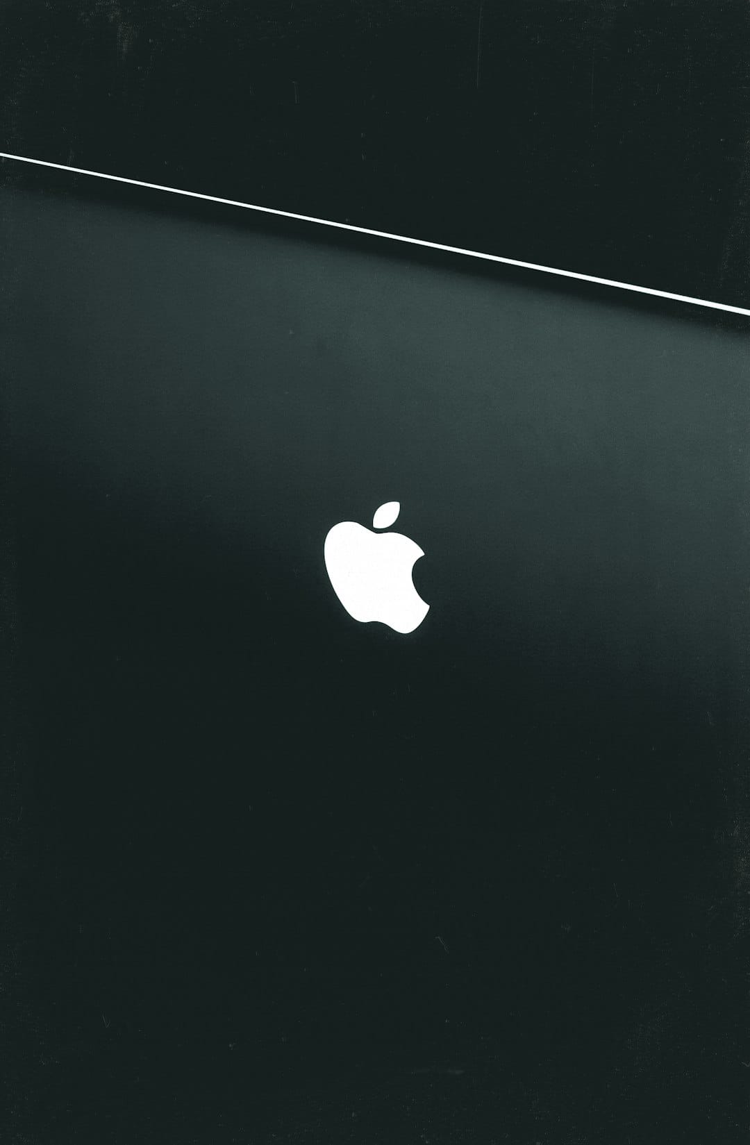 Apple's New Password Manager Actually Makes Strong Passwords Bearable